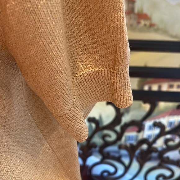 St.John Basics  By Marie Gray Top  
Size M
Not Sure Of Fabric - Picture 4 of 6